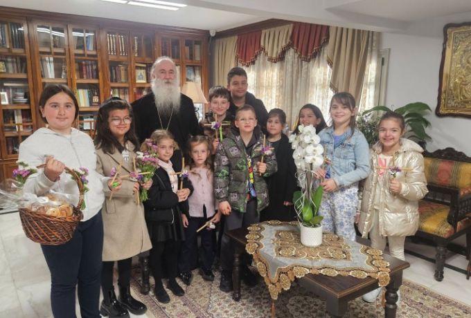 Πασχαλινή Παράδοση: Ο Πολιτιστικός Σύλλογος Αρχαίας Κορίνθου «Ο Απόλλων» Αναβιώνει τα Κάλαντα του Λαζάρου